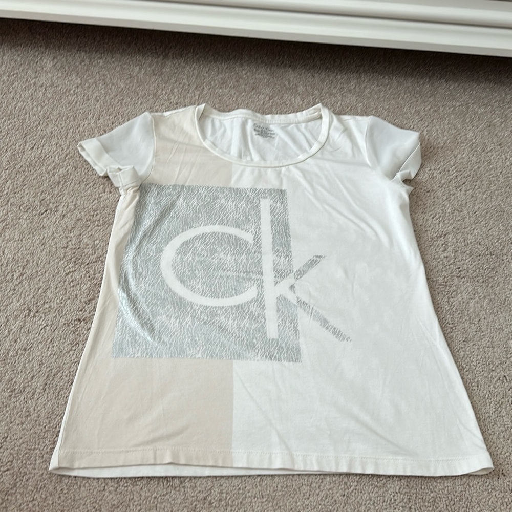 Calvin Klein shirt sleeves tee